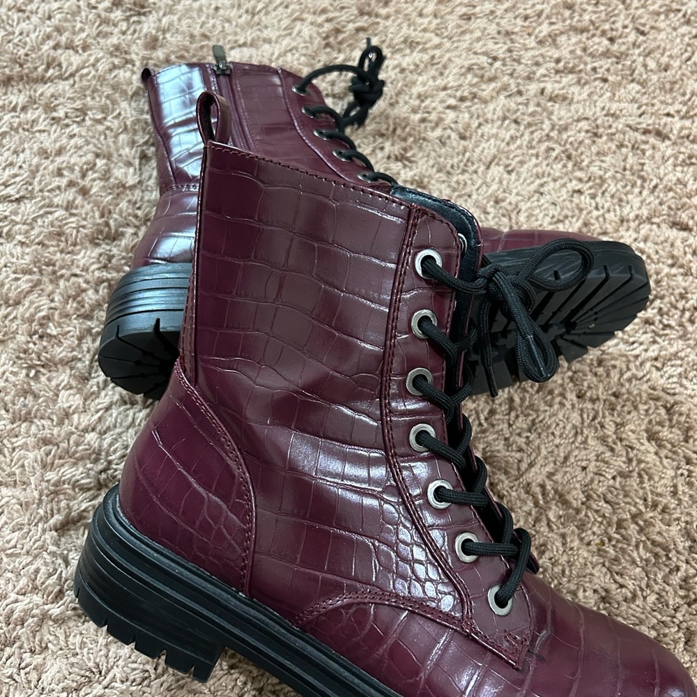 Nine West Womens Clover 03 Burgundy Embossed Combat & Lace-up Boots Shoes